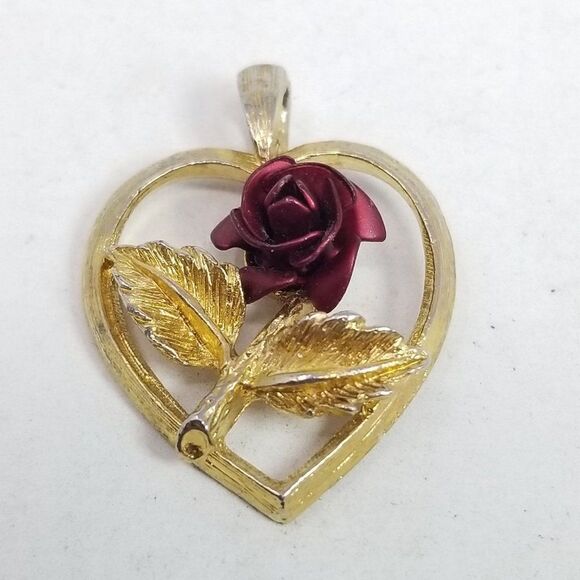 Vintage Red Rose Pendant, Gold Tone Heart Shape Setting Charm, Sweetheart Estate - Picture 5 of 5